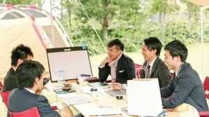 テントで会議。生産性アップのカギは『環境整備』だった