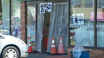 車でコンビニに突っ込み、包丁持って徘徊　警察が威嚇発砲後に45歳男を逮捕　神奈川・相模原市