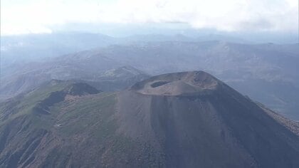 岩手山噴火警戒レベル「1」への引き下げ見送り　山の西側の地殻変動活発化　岩手県