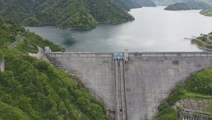 「長いトンネルを抜けると日本一のダムであった」…巨大建造物と大自然が織りなす絶景巡り【新潟発】