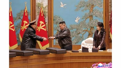 少女から「女戦士」へ、金正恩総書記が愛娘に授けた“白頭血統”の証明