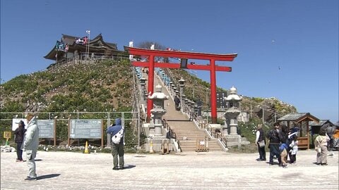 青森・八戸市で春の訪れ告げる「蕪嶋まつり」　後発地震注意情報発表後、初の週末で避難路増設など対策強化