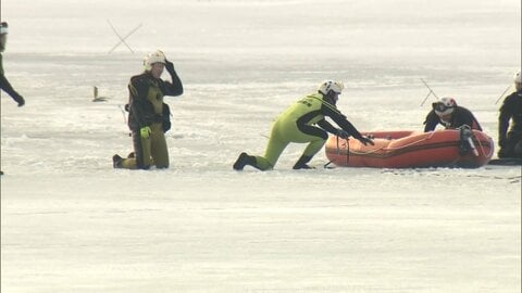 ワカサギ釣りの男性2人が用水路に転落　1人意識不明、もう1人の男性は意識あるものの低体温症の疑い　秋田・三種町