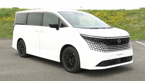 「16年ぶり新型」「逆輸入」新車公開　日産とトヨタ自動車が夏に販売へ