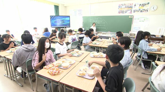 北広島市内の小学校では、地元産のコメを使った給食が出ていた
