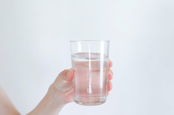 コップにはどれだけ水(ストレス)がたまってる?(画像:イメージ)