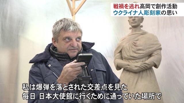 翻訳アプリを使用して話すコチュマルさん