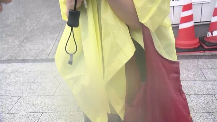 大人用のかっぱが売っておらず、子供用を羽織っている人もいた