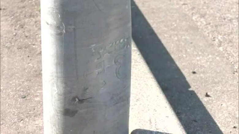 国道で車が縁石と案内標識の支柱に次々衝突　運転していた58歳男性が死亡　秋田・大仙市｜FNNプライムオンライン