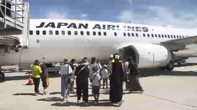 夏休み中の子供たちが「空のお仕事体験」　北九州空港で“整備士”や“マーシャラー”に　実際の機体を間近で見学も　福岡｜FNNプライムオンライン