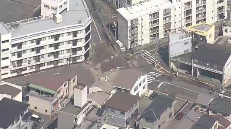 広島市西区道路陥没事故　「地盤沈下は緩やかに」調査結果を報告　それでも月１～２ミリは地盤沈下続く｜FNNプライムオンライン