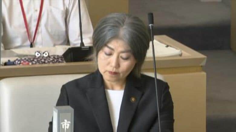 【速報】“学歴詐称”の田久保市長が午後7時半から会見へ　進退について何を語る？　市議会では辞職勧告決議案を可決　臨時記者会見を一旦は中止も再設定｜FNNプライムオンライン