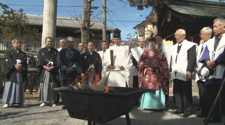 春めく1日　各地で10度超え　諏訪湖は小波打ち寄せる「明けの海」　8シーズン連続「御神渡り」は出現せず…　神事で報告｜FNNプライムオンライン