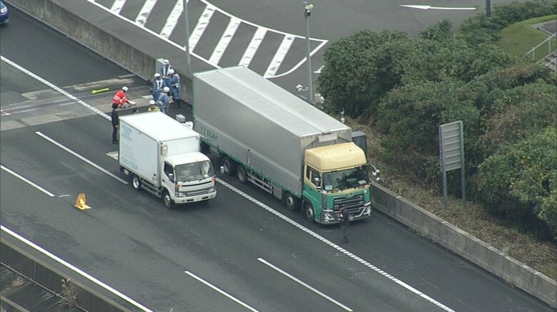 新東名で死亡ひき逃げ 大型トラックの右後輪バースト状態 タイヤ点検中に車にはねられたか 男性が病院で死亡 警察がひき逃げ事件として捜査|FNNプライムオンライン