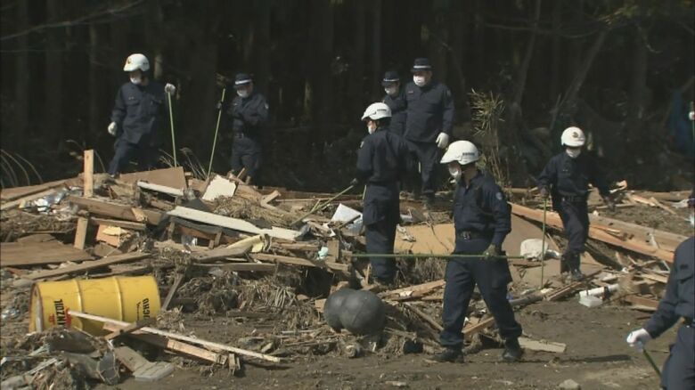 宮城県警による捜索活動　2011年3月14日撮影