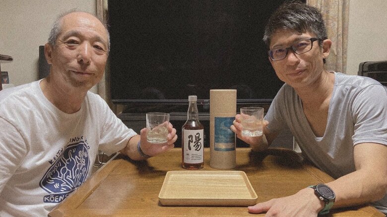 プライベートカスクを購入した「アオキ溶接」の青木社長（左）と息子の青木智陽専務（右）