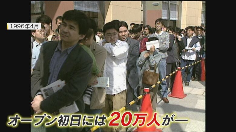 開業日のキャナルシティ博多（1996年4月）