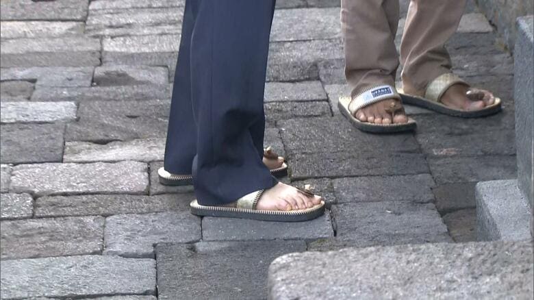 令和5（2023）年6月 ボロブドゥール寺院では素足にサンダル姿に