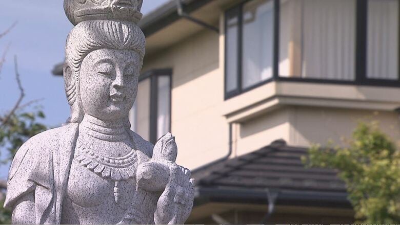 両親が建てた「観音様」