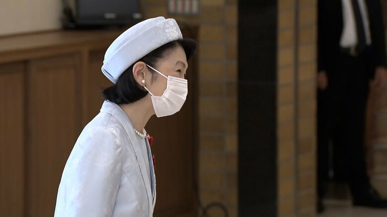 全国赤十字大会の会場に到着された紀子さま　5月15日