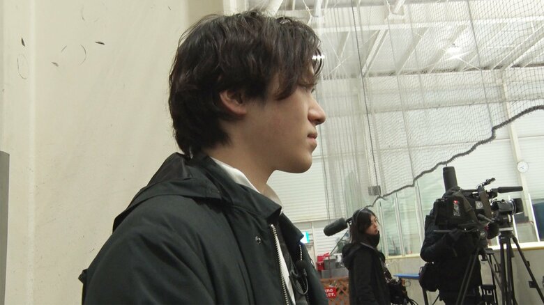 佐藤の練習を見学する宇野昌磨