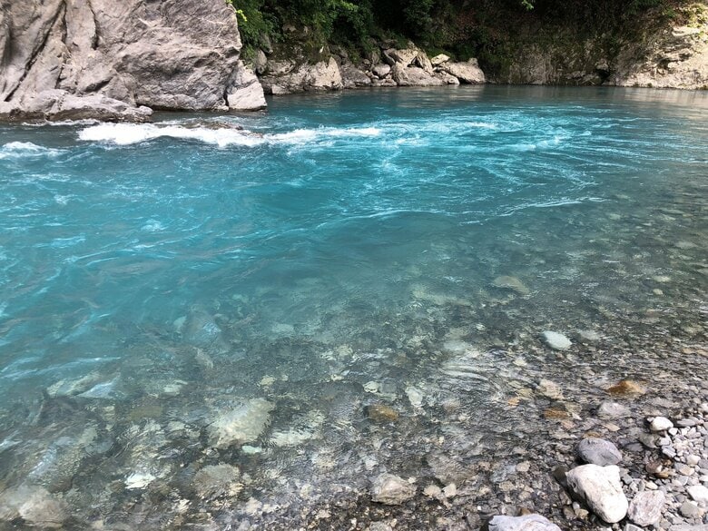 静岡・島田市を流れる大井川の清流　