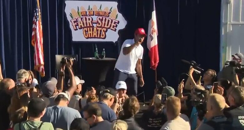 大統領選挙のキャンペーンではラップを披露した（Ｘより）