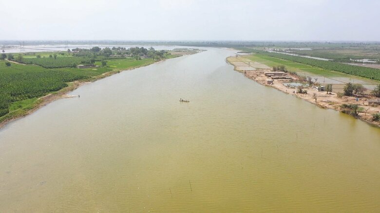 洪水でまるで大河のようになってしまった