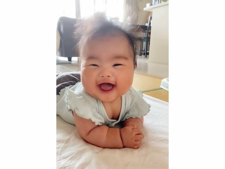 初めての寝返りに成功！こちらまで嬉しい気持ち（提供：りらさん）
