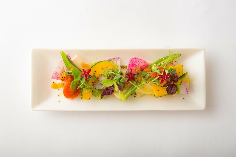 「サラダの中に入っているチーズだと思って食べたらチーズじゃない」