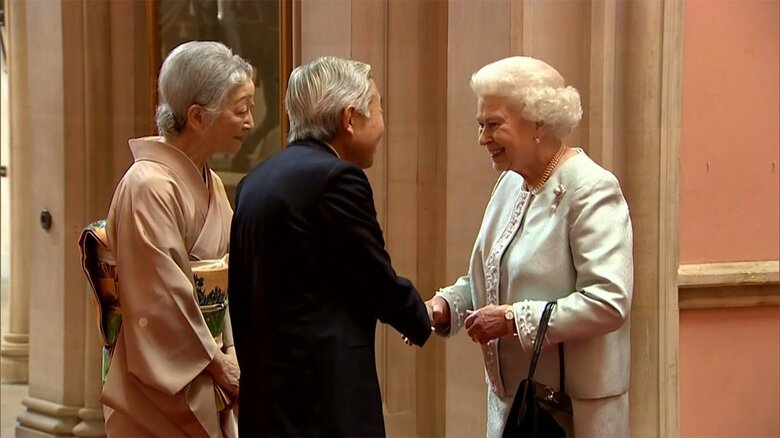 2012年、上皇ご夫妻は、エリザベス女王在位60年を祝う昼食会に参加された