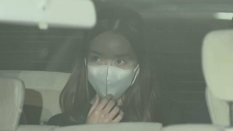 原宿署へ移送される宝島真奈美容疑者（31）