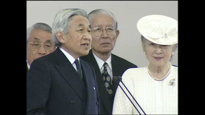 開会式でおことばを述べる天皇陛下