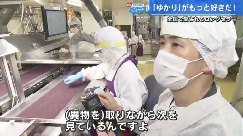 選別のスペシャリスト・宮内さんの仕事を近くで見る安部さん