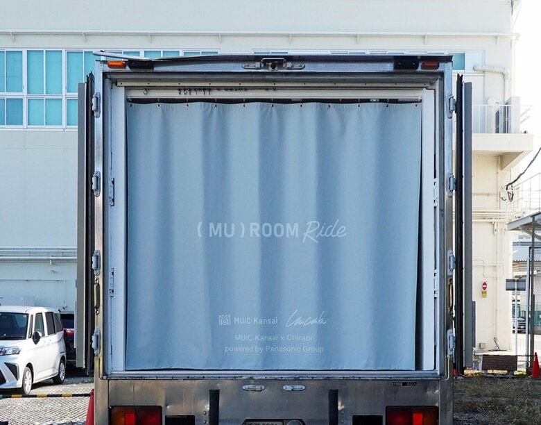 利用者は屋外から荷台部分に入る（提供：パナソニックグループ）