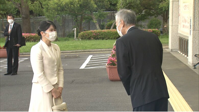 初の単独公務で「夢見る光源氏」展を鑑賞された　国立公文書館　5月11日