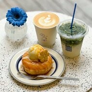 フローラル香る「Rokuラテ」が話題…花に囲まれた癒やしの空間 矢場町の生花店が併設した話題のカフェ