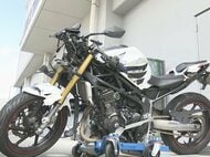 朝の県道に倒れた男性2人とバイク1台…はねられたとみられる86歳男性が死亡 20代位の運転手も意識不明の重体