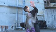 相棒のサルと移住した県内唯一の「猿回し師」　寝起きも一緒で苦楽を共に4年半【長野発】