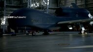 航空自衛隊「グローバルホーク」墜落と断定　海上で機体の一部発見　直前には通信装置との接続不良