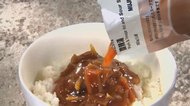 一瞬でエスニックや神戸グルメに…ごはんや豆腐に‟かけるだけ ” おいしい新商品が続々登場