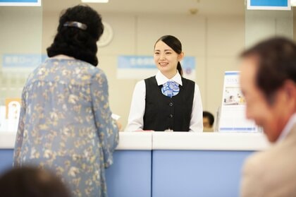銀行で広がる「昼休業」の実施… 窓口業務はこれからどうなる? 関東の地銀3行に聞いた