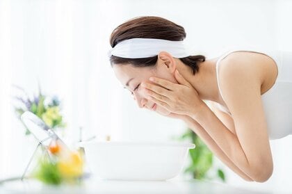 若い女性の4割が洗顔後はタオルでなく「専用ペーパー」で拭く…新たな生活習慣になりそう？大手メーカー2社に聞いた