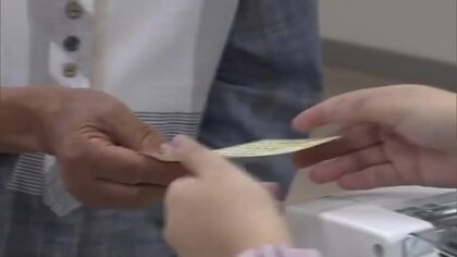 玉野市長選挙　投票進む　三つどもえの戦い　【岡山】