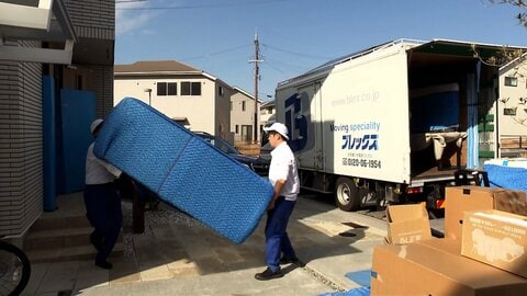 引っ越し代高騰“ひと工夫”の節約術　3月避け“前倒し”などで“26万円が7万円”に　トランクルーム活用で“後ろ倒し”も