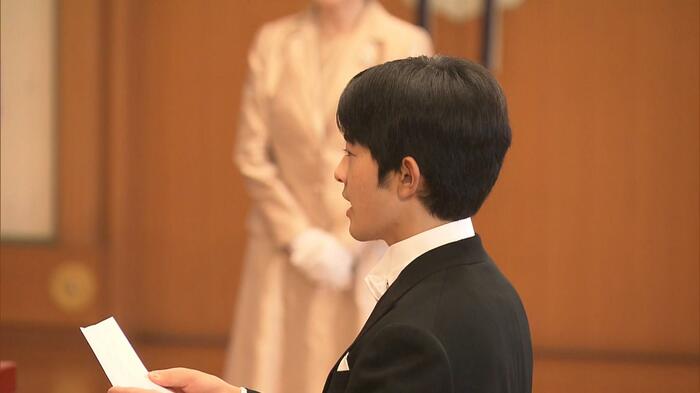 天皇皇后両陛下に挨拶される悠仁さま