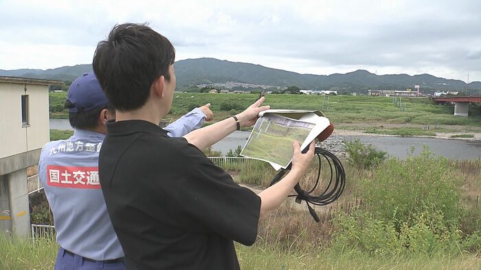 大分市中戸次の大野川の堤防