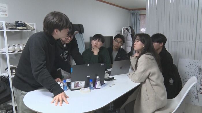 弾劾反対派の学生たち