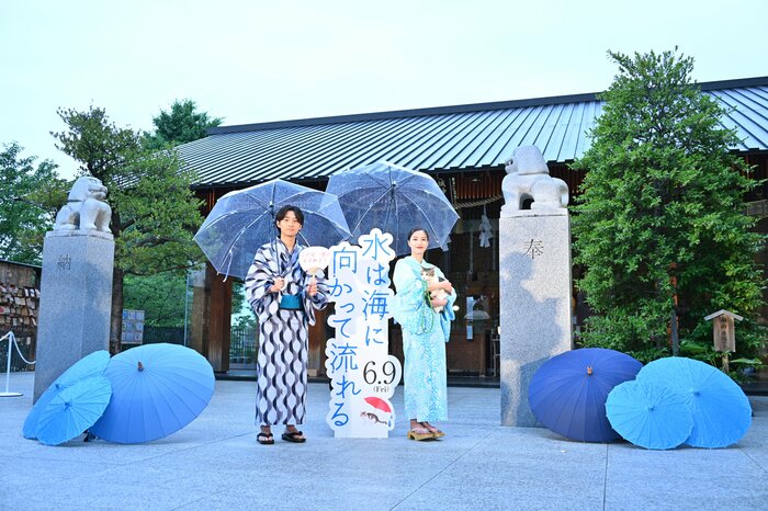 浴衣姿で登場