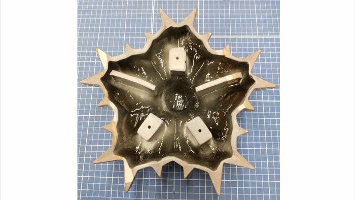 裏面の突起には役割があった(画像提供:廣部硬器)